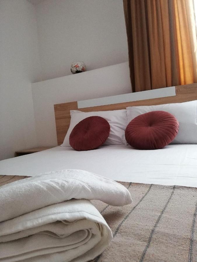 Pensiunea Eden House Крайова Екстериор снимка